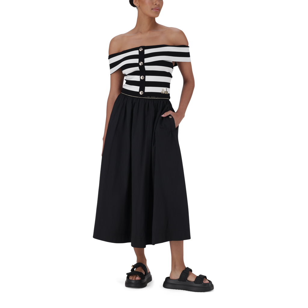 FAE BLACK FLARE SKIRT