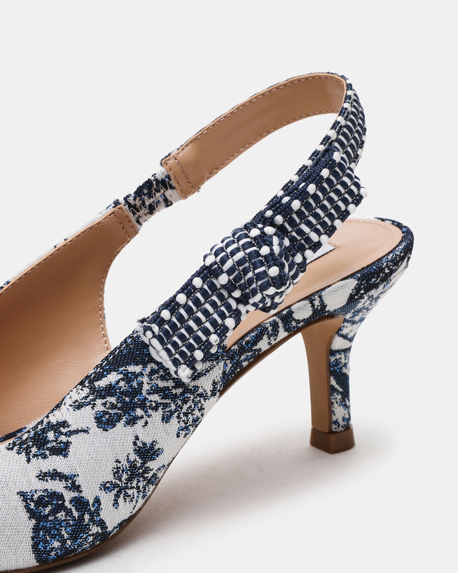 ENSEMBLE BLUE WHITE